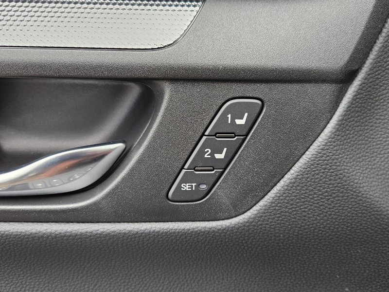 Honda CR-V Hybrid Vehicle Image 11
