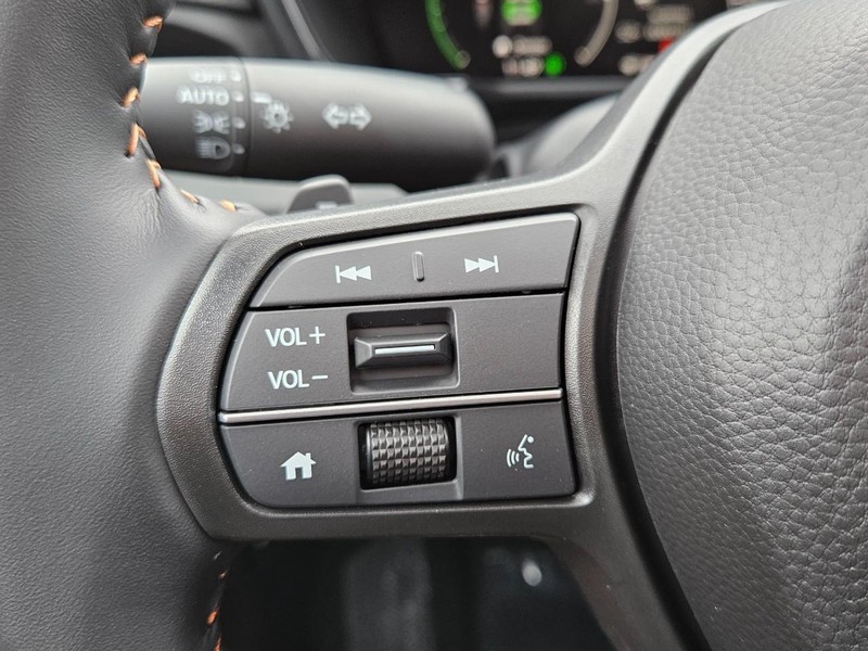 Honda CR-V Hybrid Vehicle Image 12