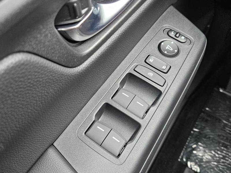 Honda CR-V Hybrid Vehicle Image 16