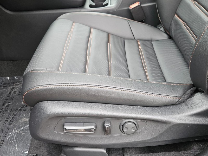 Honda CR-V Hybrid Vehicle Image 17