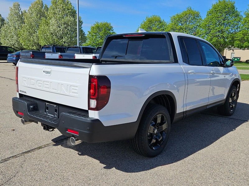 Honda Ridgeline Vehicle Image 3