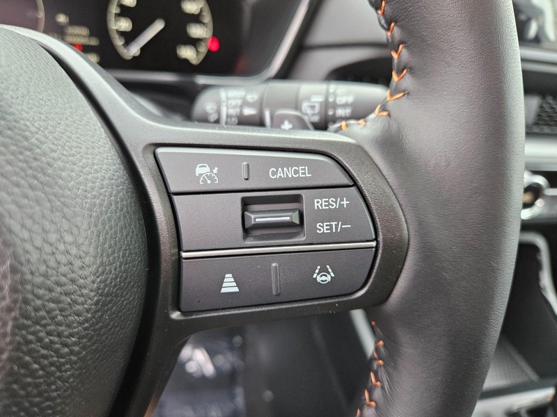 Honda CR-V Hybrid Vehicle Image 12