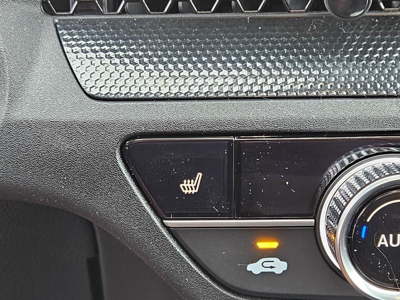 Honda CR-V Hybrid Vehicle Image 14