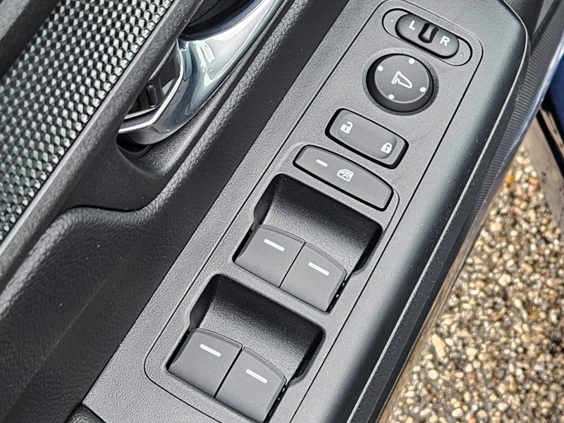 Honda CR-V Hybrid Vehicle Image 31