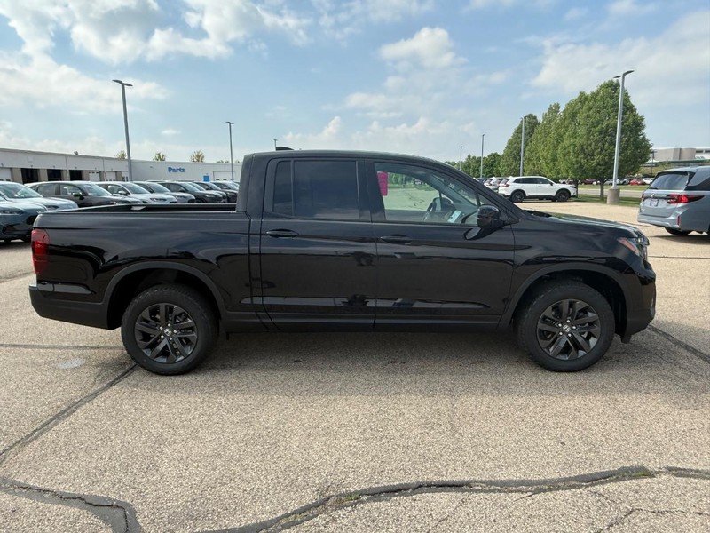 Honda Ridgeline Vehicle Image 2