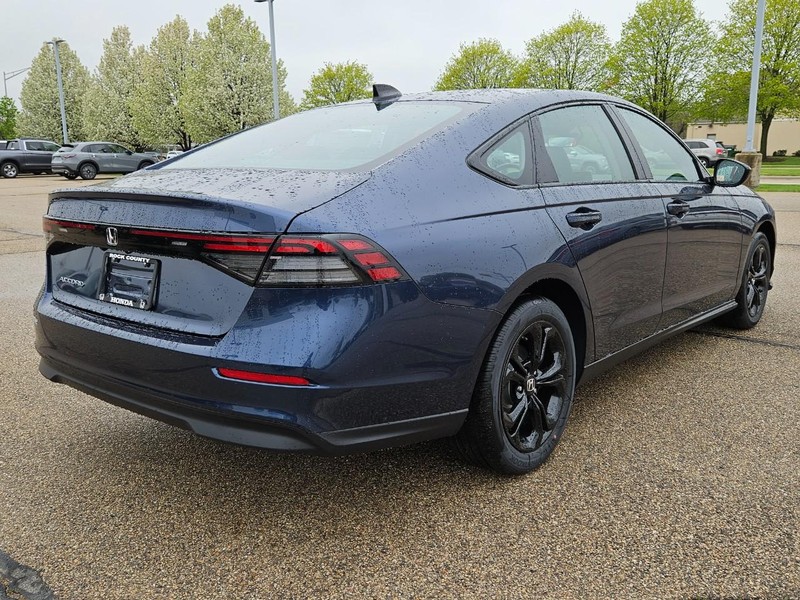 Honda Accord Sedan Vehicle Image 3