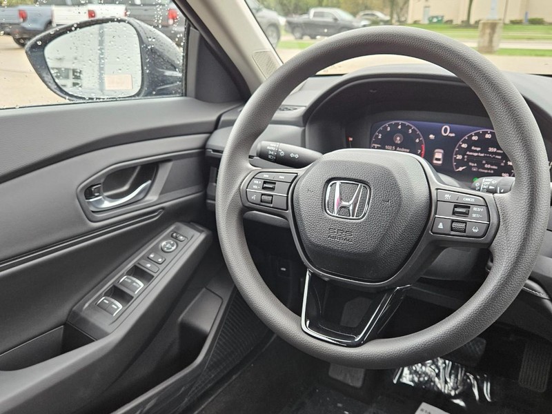 Honda Accord Sedan Vehicle Image 9