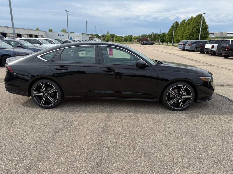 Honda Accord Hybrid Vehicle Image 2