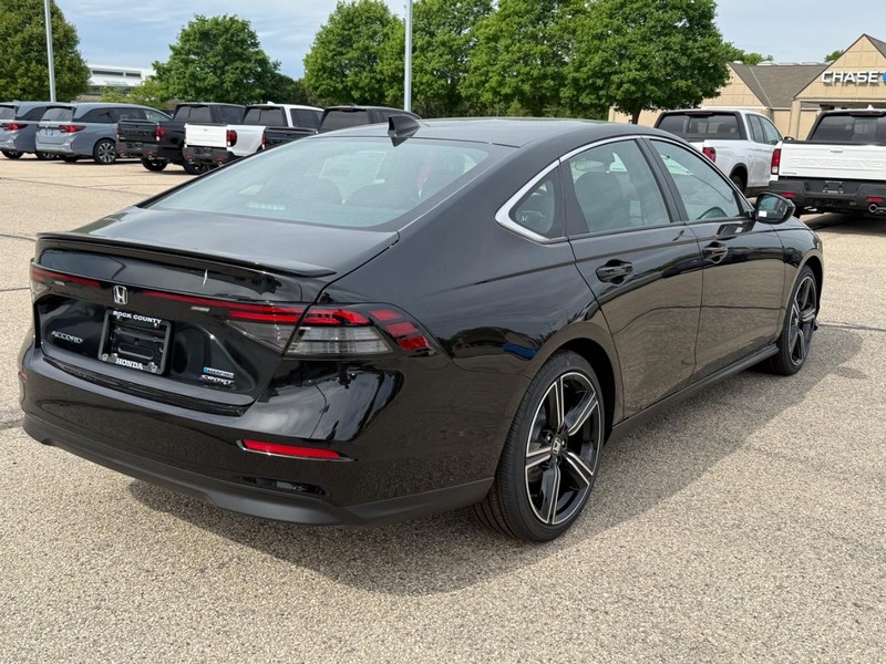 Honda Accord Hybrid Vehicle Image 3