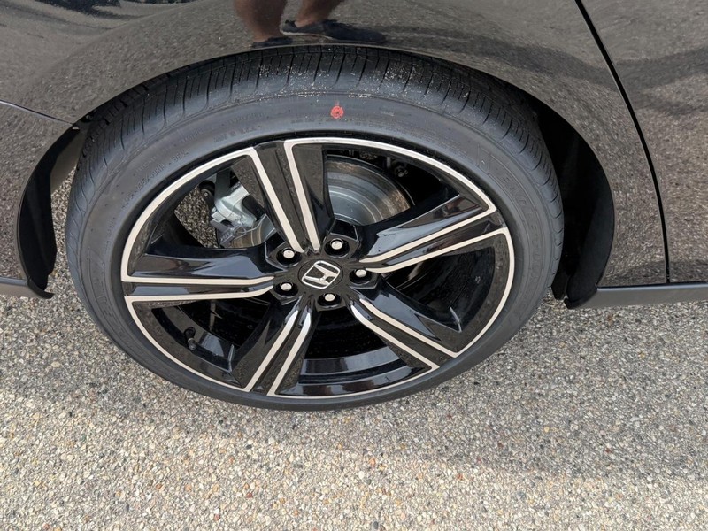 Honda Accord Hybrid Vehicle Image 4
