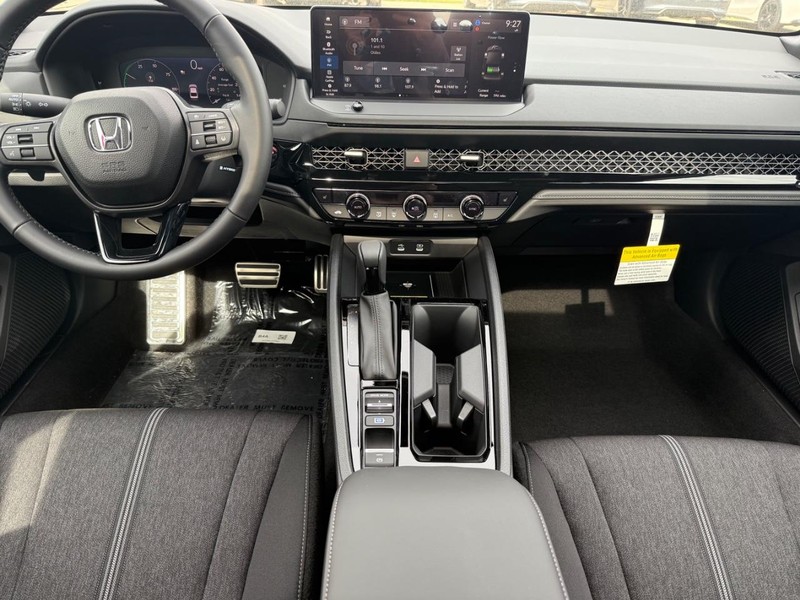 Honda Accord Hybrid Vehicle Image 6