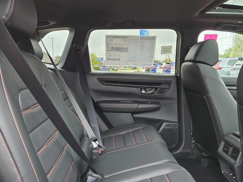 Honda CR-V Hybrid Vehicle Image 5