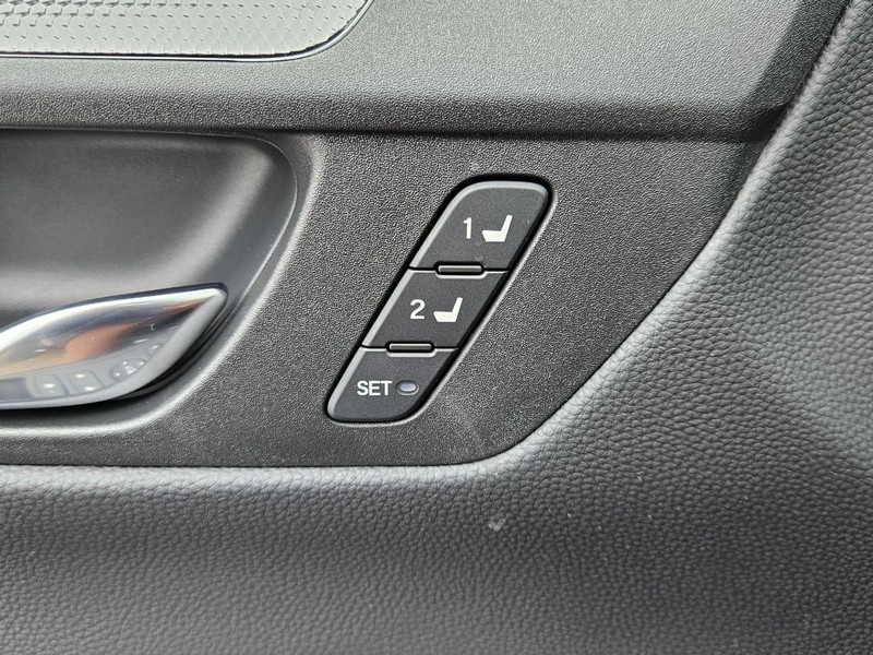 Honda CR-V Hybrid Vehicle Image 11
