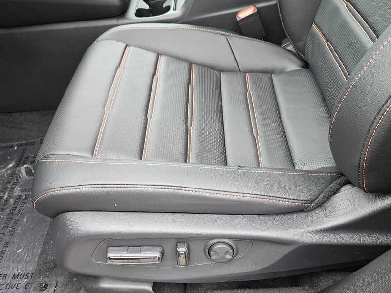 Honda CR-V Hybrid Vehicle Image 17