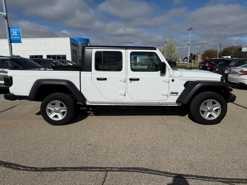 Jeep Gladiator Vehicle Image 2