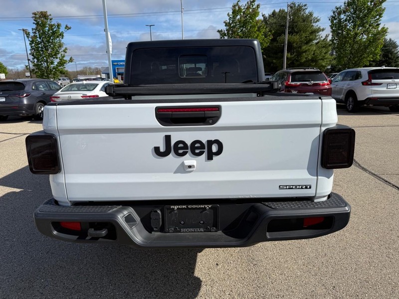 Jeep Gladiator Vehicle Image 4