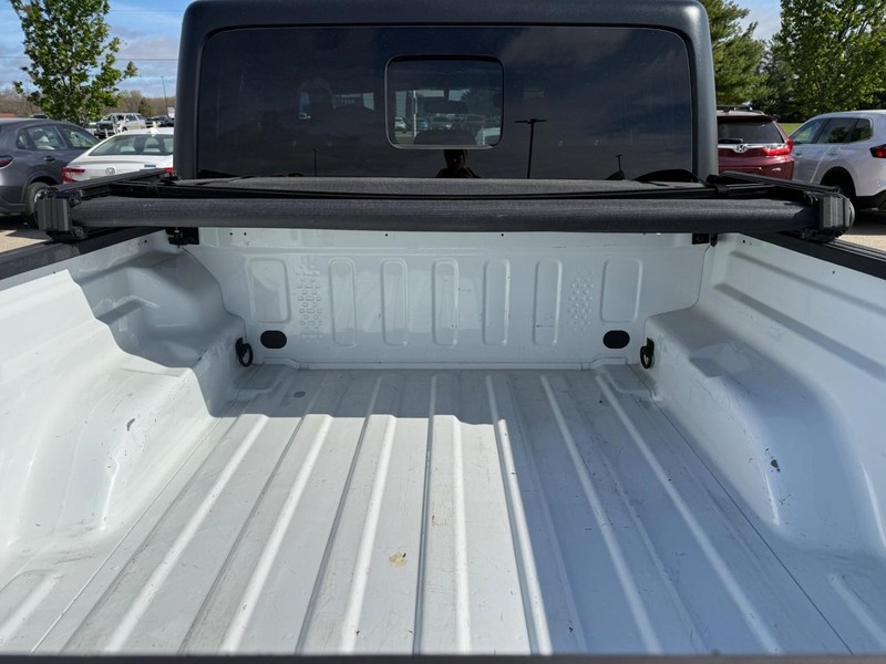 Jeep Gladiator Vehicle Image 5