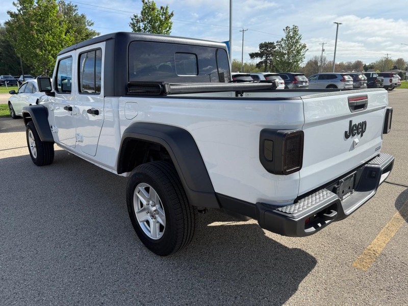 Jeep Gladiator Vehicle Image 6