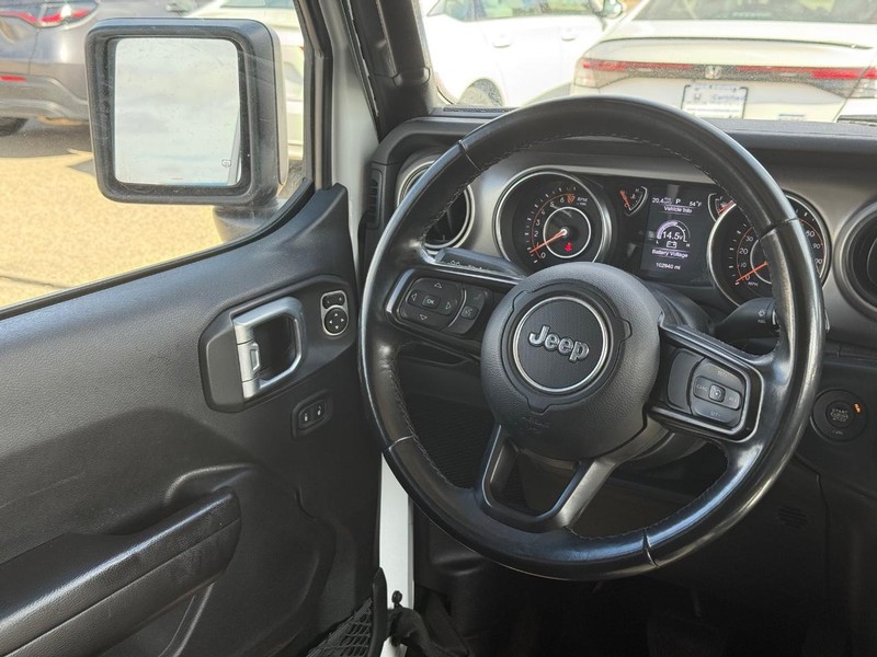 Jeep Gladiator Vehicle Image 14