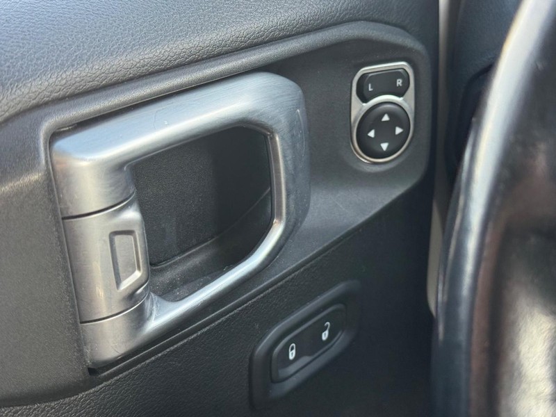Jeep Gladiator Vehicle Image 20