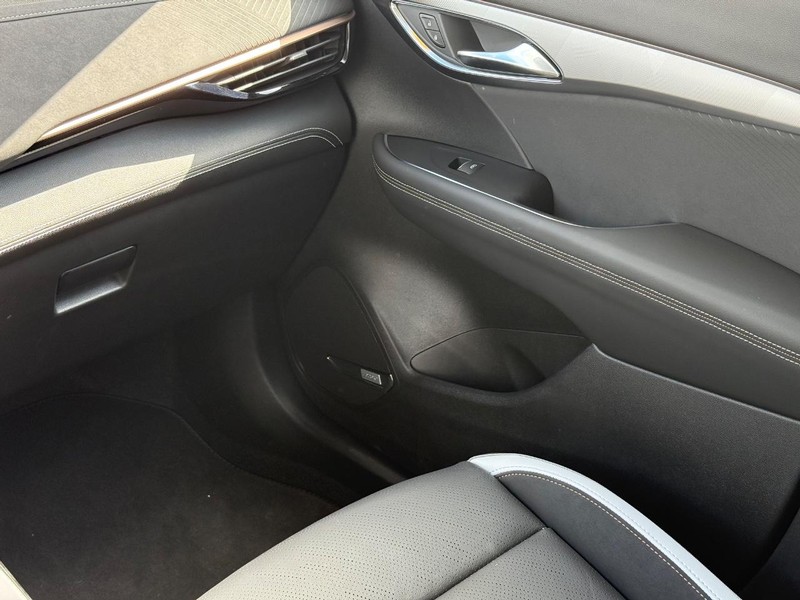 Buick Envision Vehicle Image 14