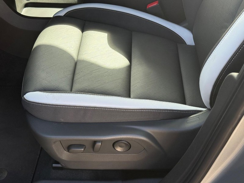 Buick Envision Vehicle Image 22