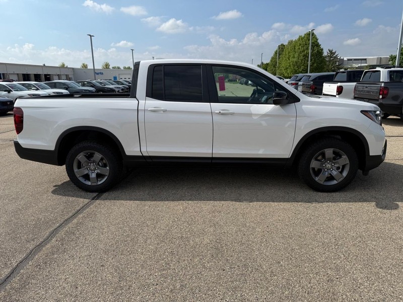 Honda Ridgeline Vehicle Image 2