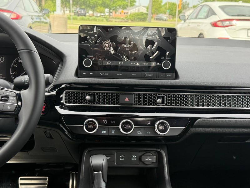 Honda Civic Hatchback Vehicle Image 7