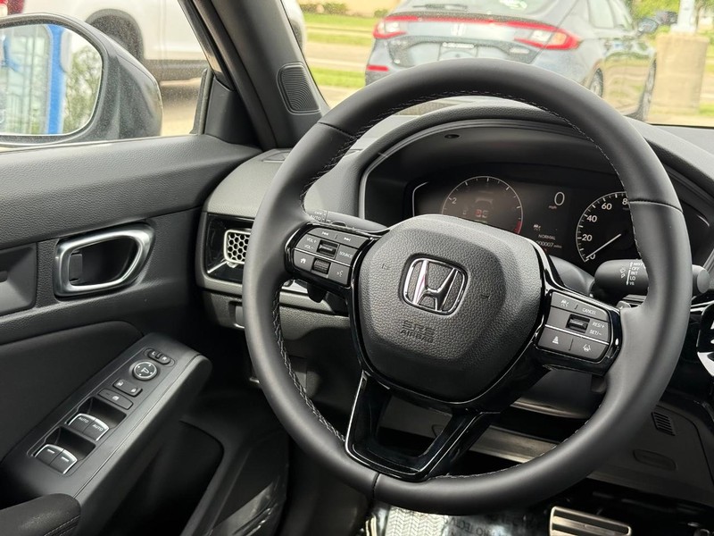 Honda Civic Hatchback Vehicle Image 9