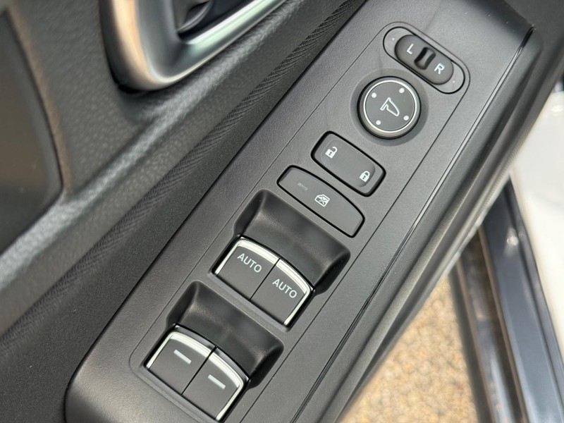 Honda Civic Hatchback Vehicle Image 15