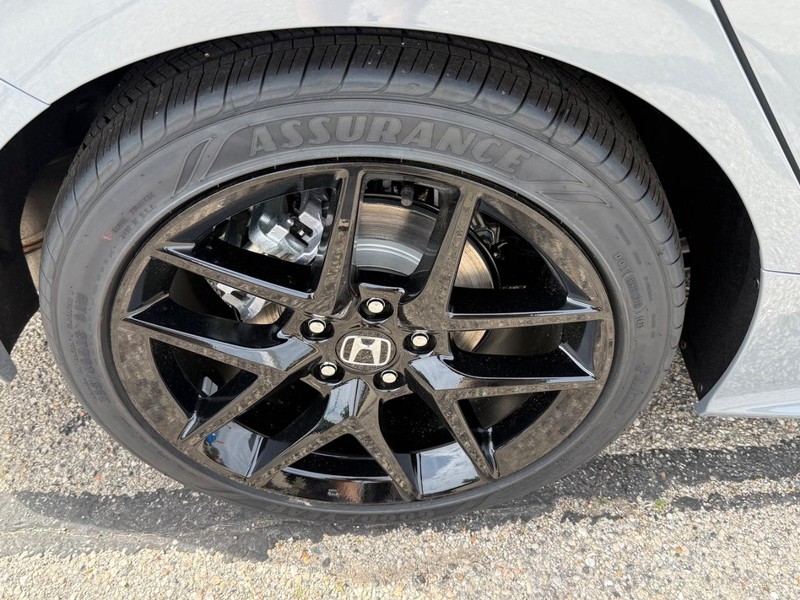 Honda Civic Sedan Hybrid Vehicle Image 4