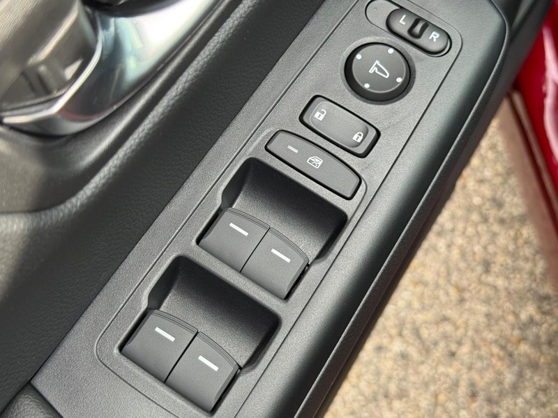 Honda CR-V Hybrid Vehicle Image 16
