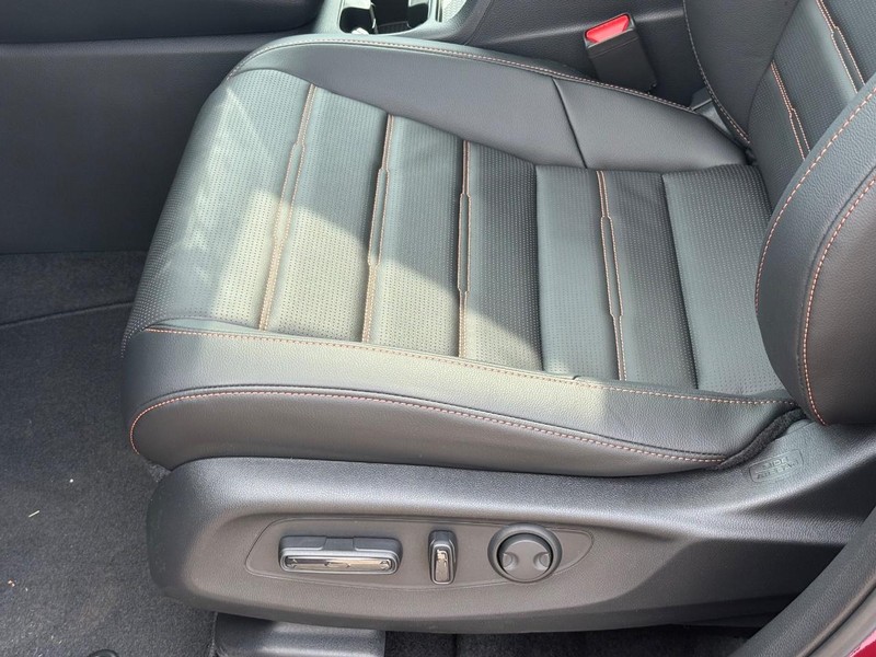 Honda CR-V Hybrid Vehicle Image 17