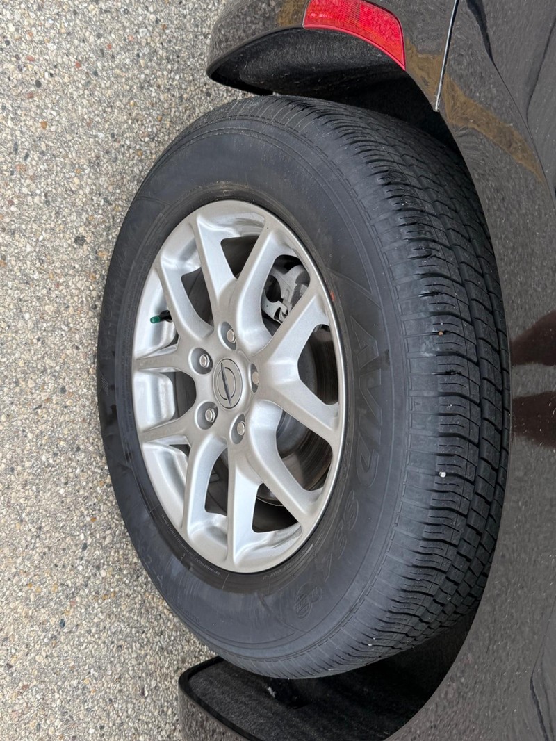 Chrysler Pacifica Vehicle Image 4