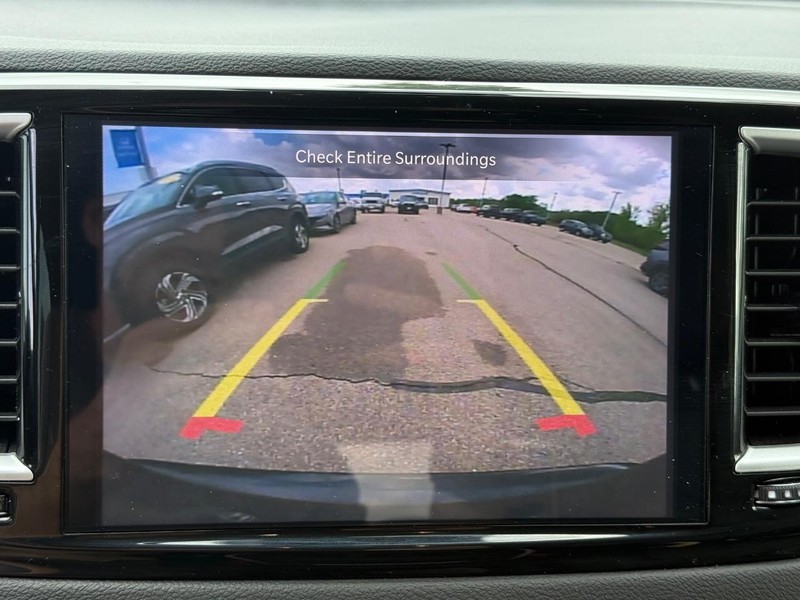 Chrysler Pacifica Vehicle Image 14