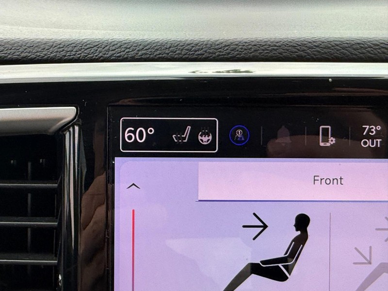 Chrysler Pacifica Vehicle Image 15