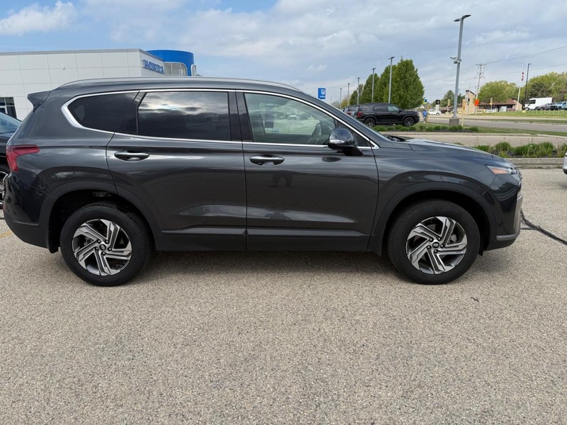 Hyundai Santa Fe Vehicle Image 2