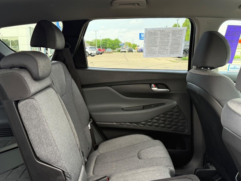 Hyundai Santa Fe Vehicle Image 9