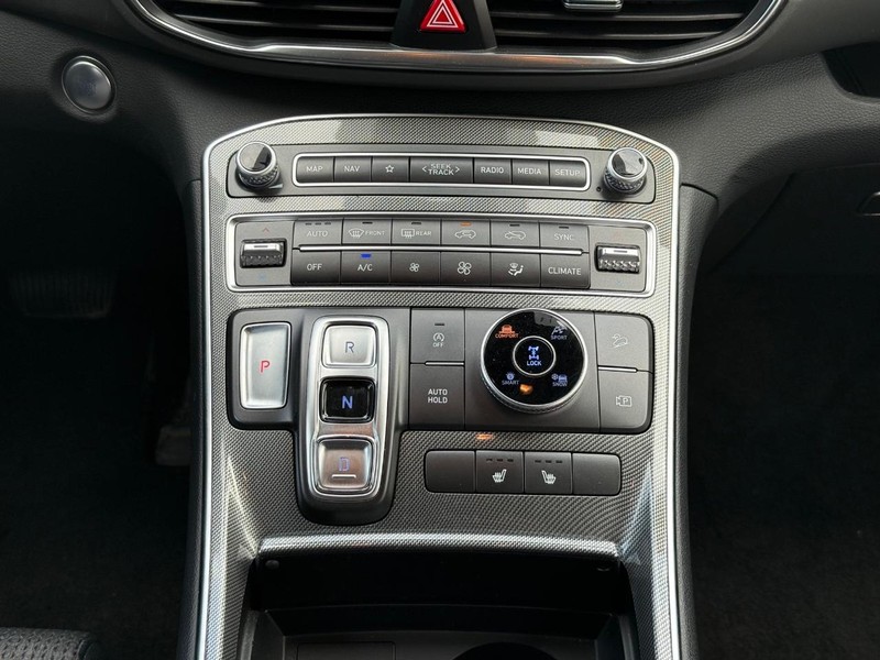 Hyundai Santa Fe Vehicle Image 12