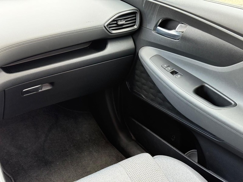 Hyundai Santa Fe Vehicle Image 14