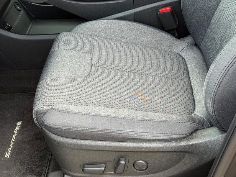 Hyundai Santa Fe Vehicle Image 21