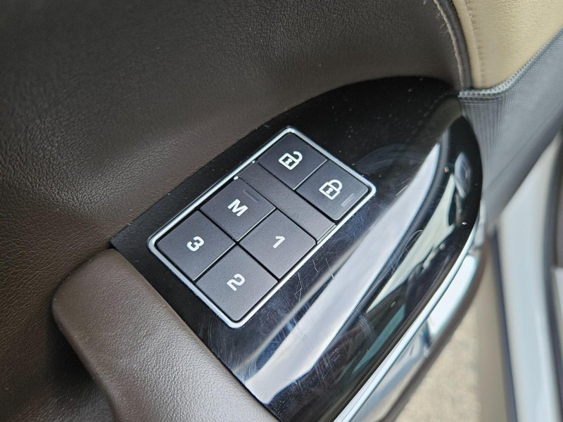 Land Rover Range Rover Sport Vehicle Image 21
