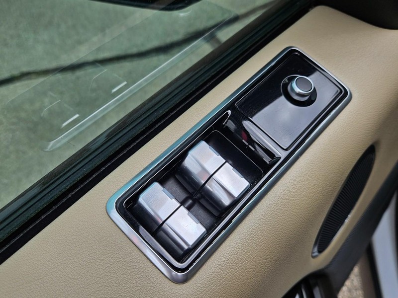 Land Rover Range Rover Sport Vehicle Image 22
