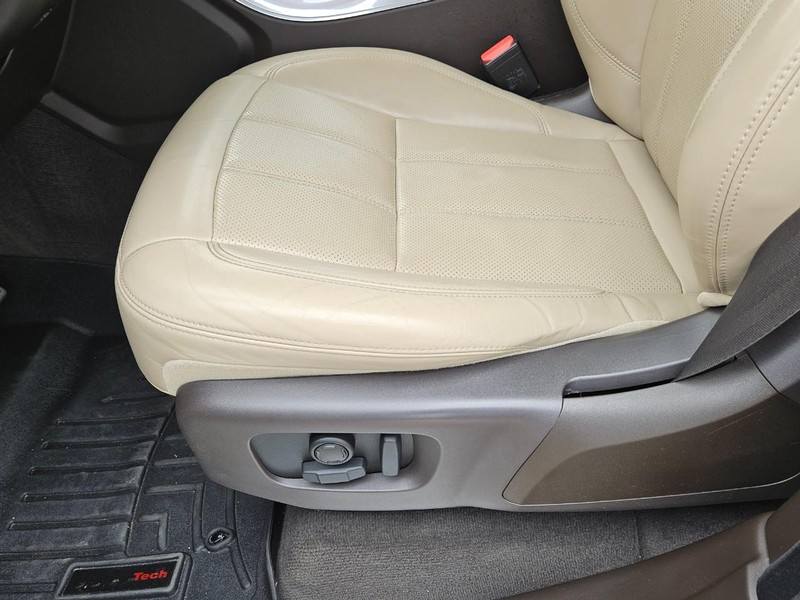 Land Rover Range Rover Sport Vehicle Image 23