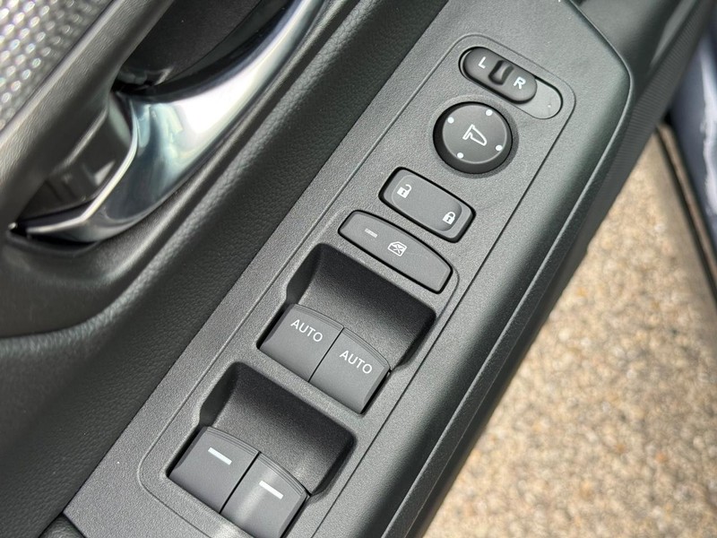 Honda CR-V Vehicle Image 15