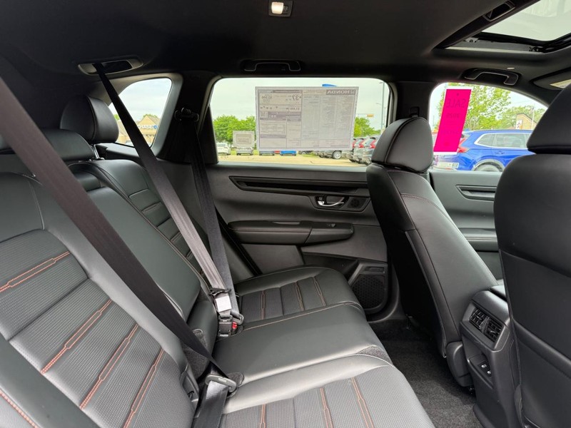 Honda CR-V Hybrid Vehicle Image 5