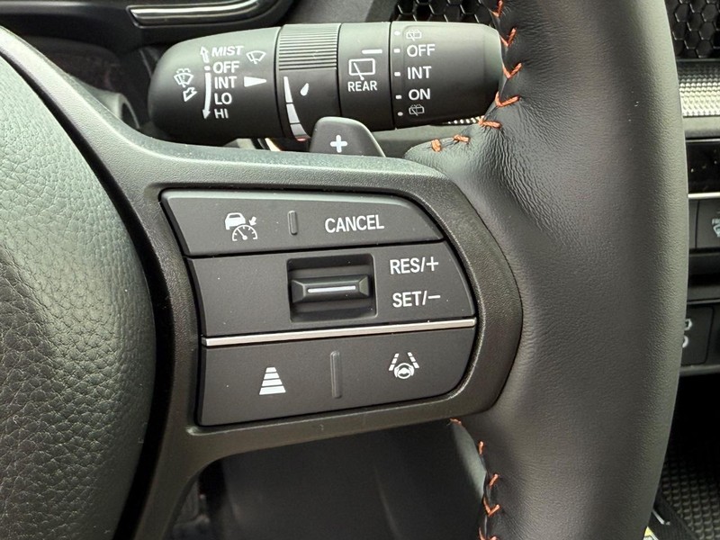 Honda CR-V Hybrid Vehicle Image 12