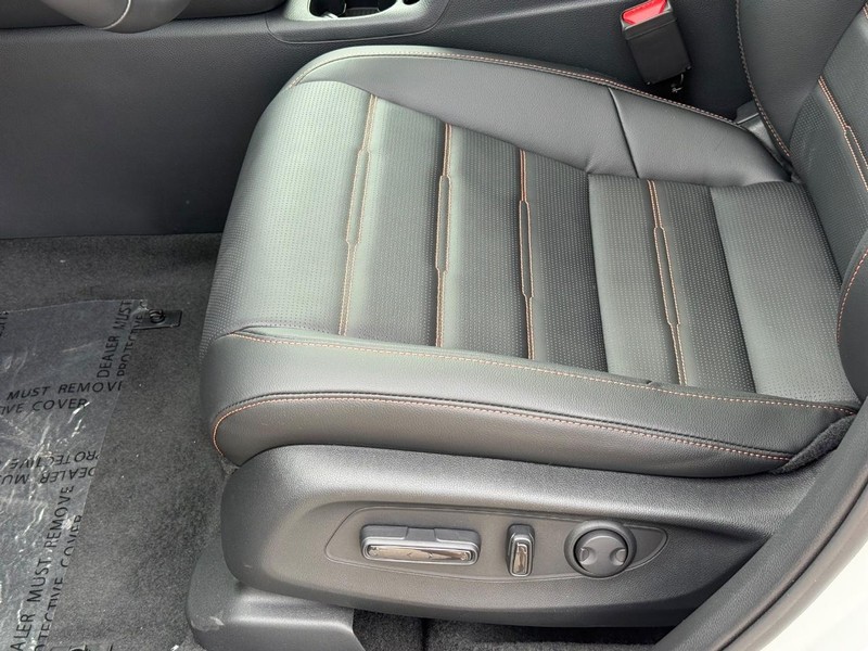 Honda CR-V Hybrid Vehicle Image 16