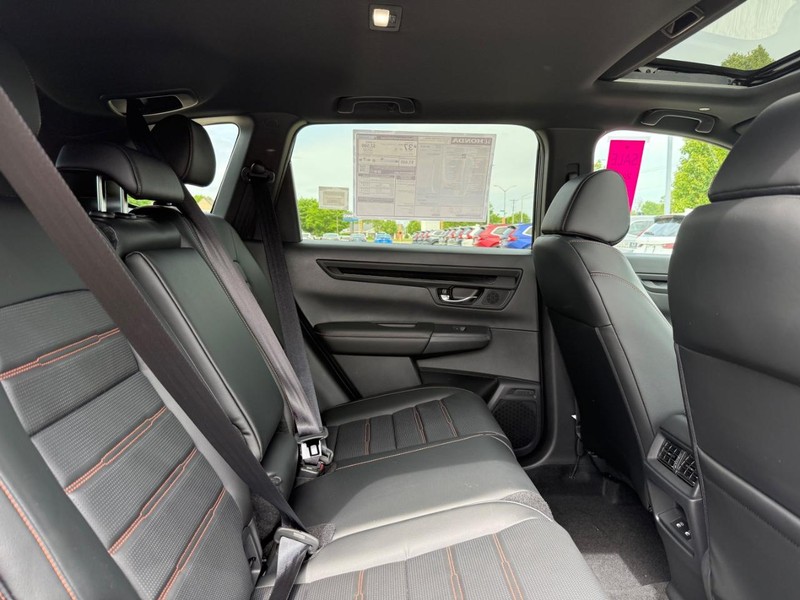 Honda CR-V Hybrid Vehicle Image 5