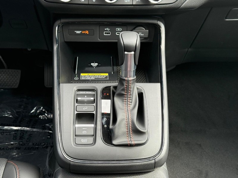 Honda CR-V Hybrid Vehicle Image 8